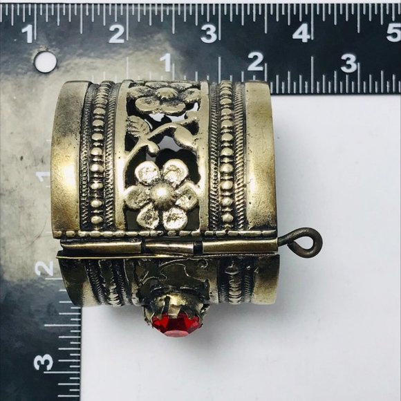 Single Red and Blue Glass Stone Cuff Bracelet, Nomadic Bracelet, Vintage Cuff - Picture 6 of 10